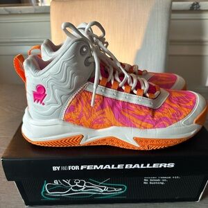 MOOLAH KIDS PRESS BREAK V2
ORANGE/PINK SIZE 7 MINT CONDITION